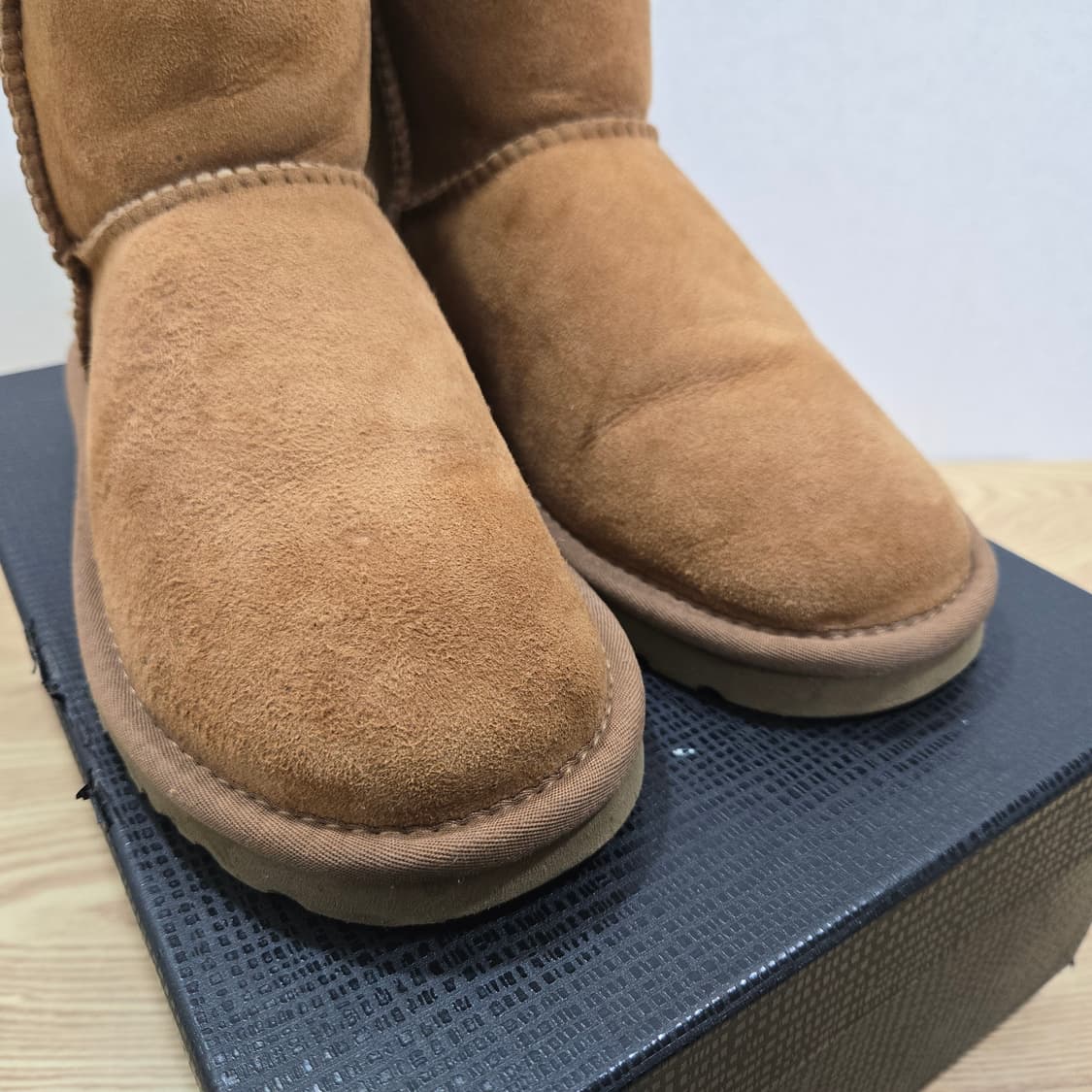 230 어그 UGG 클래식 미니 체스트넛 하자 상품이미지6