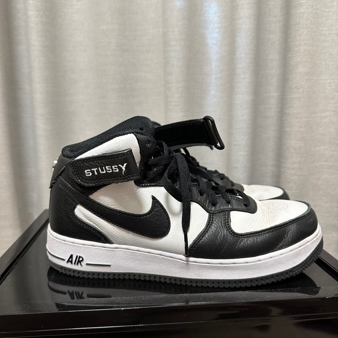 나이키 x 스투시 에어포스 1 '07 미드 SP 블랙 앤 라이트 본 27 상품이미지1