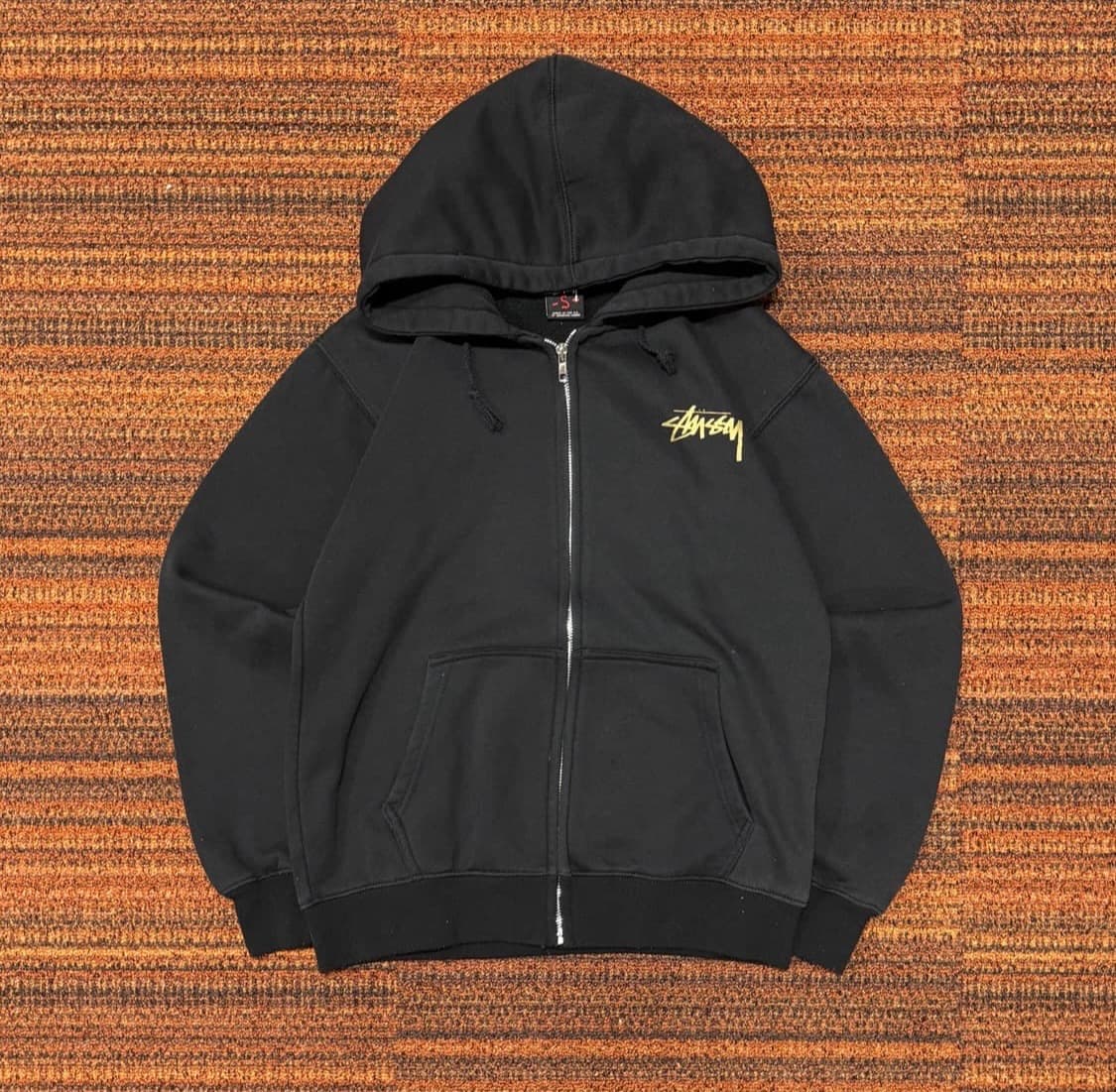 스투시 ss 로고 블랙 골드 후드집업 상품이미지2