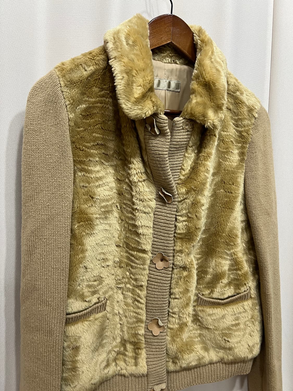 SJSJ 한섬 여성 플라워버튼 양털 가디건 상품이미지3