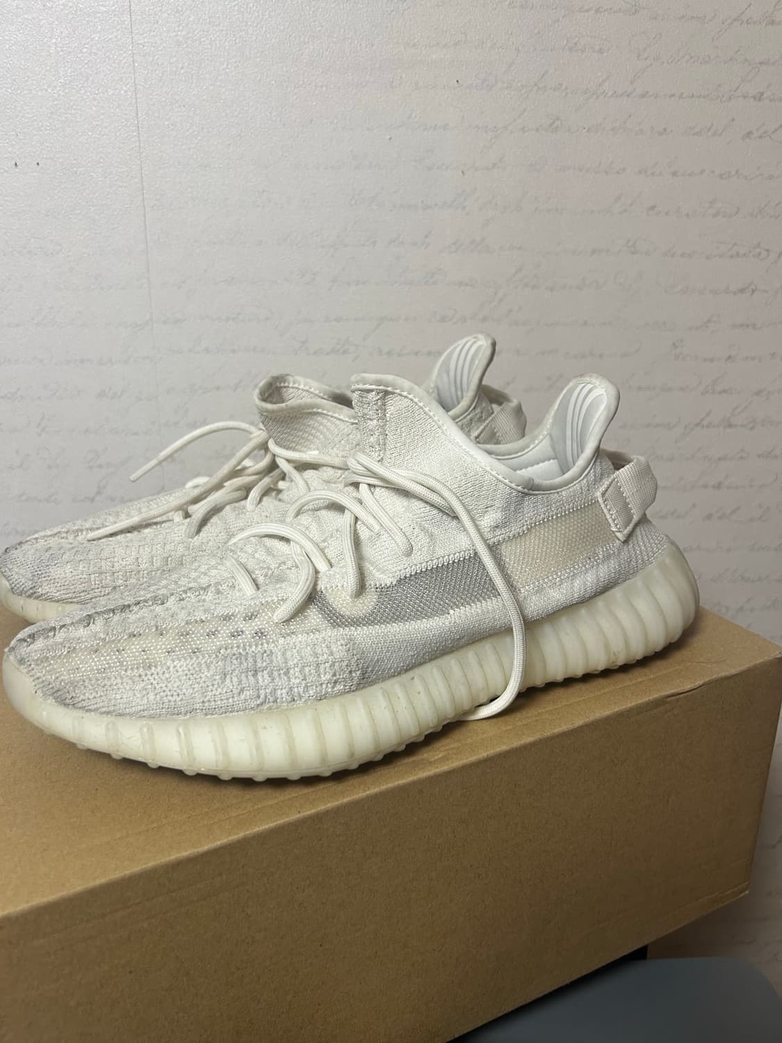 아디다스 이지부스트 350 V2 본 상품이미지1