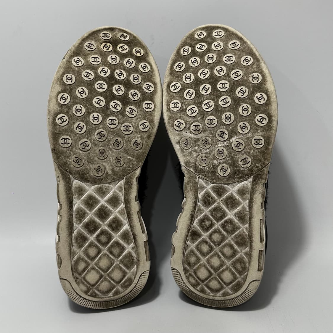 샤넬 CC 로고 패브릭 스웨이드 스니커즈 (245)  상품이미지7