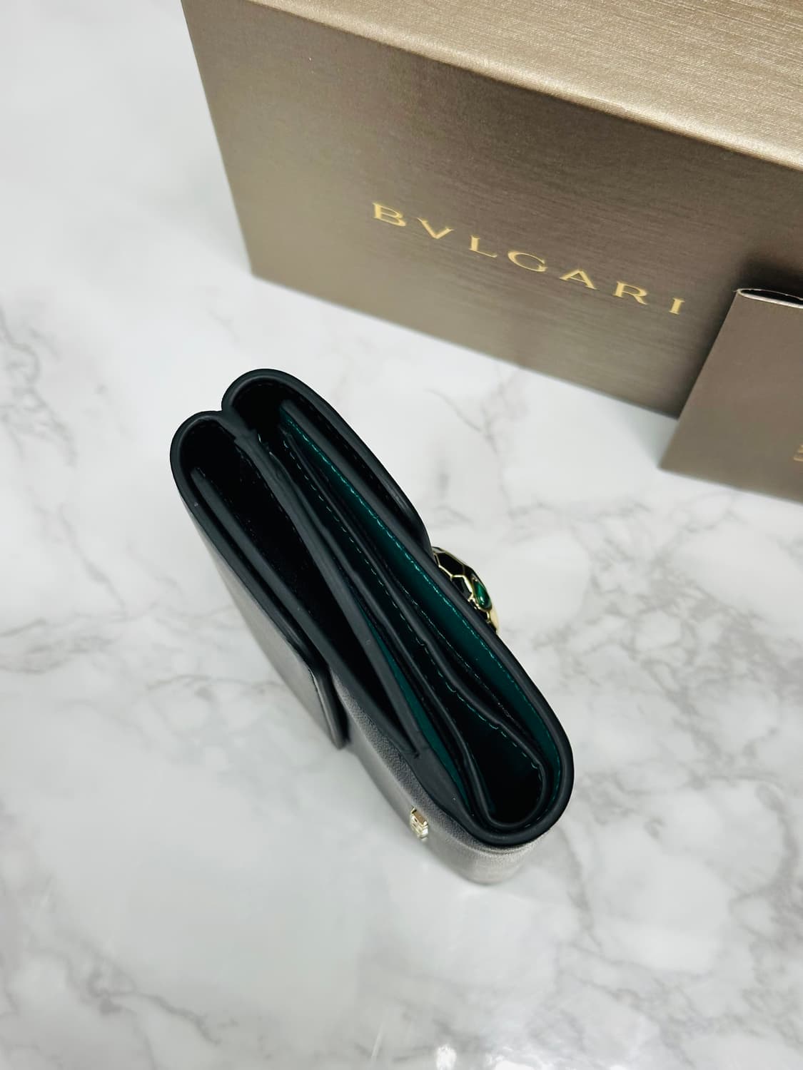 [정품][10/9.5] 불가리 세르펜티 3단 지갑 블랙그린 상품이미지4