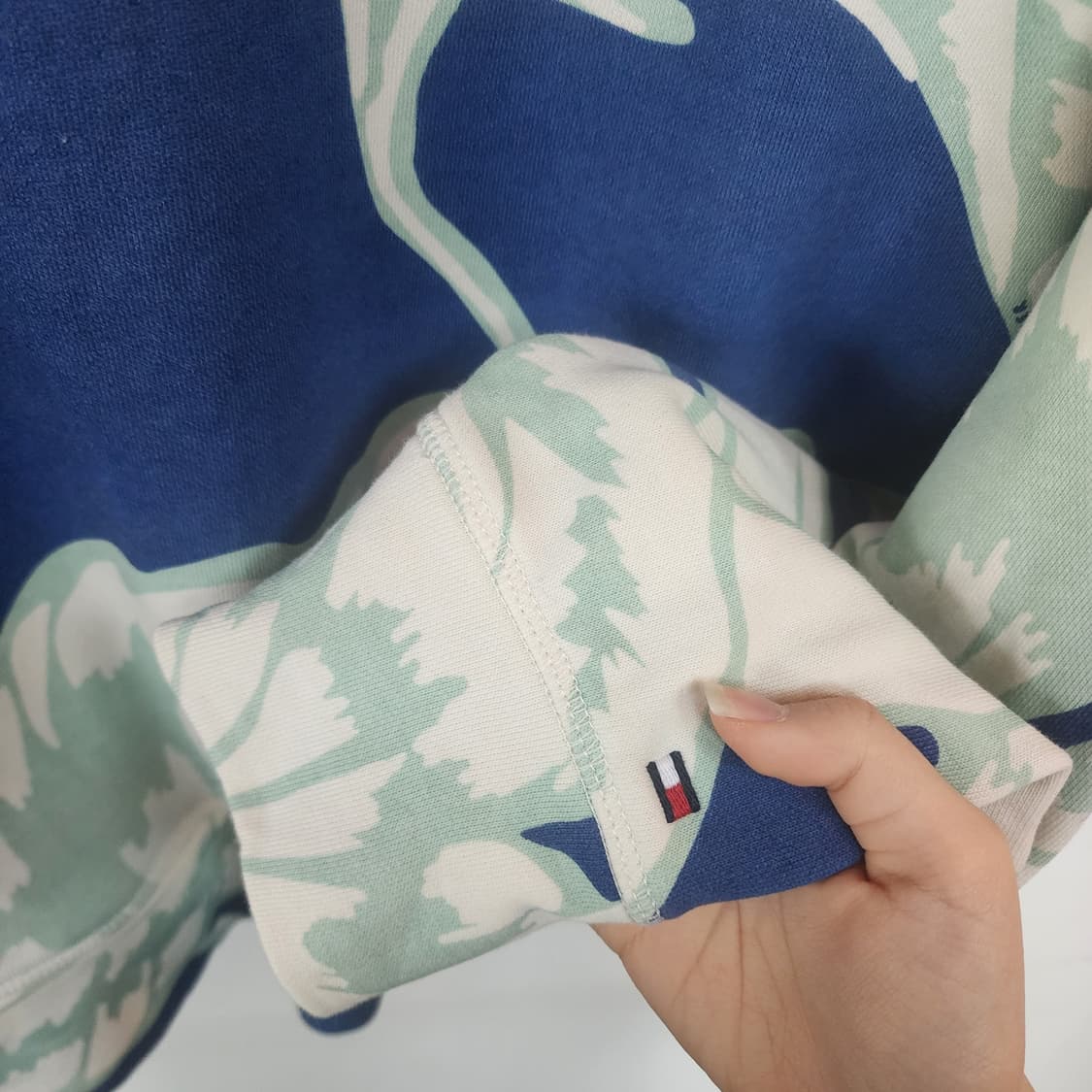 타미힐피거 블루 플라워 후드티 상품이미지4