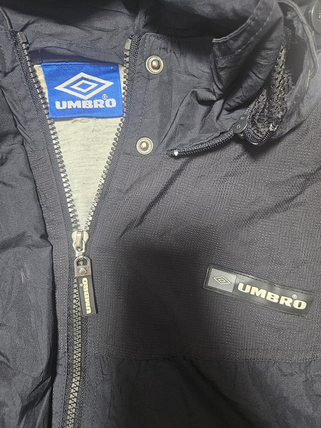 엄브로 블랙 후드 바람막이 자켓 상품이미지3