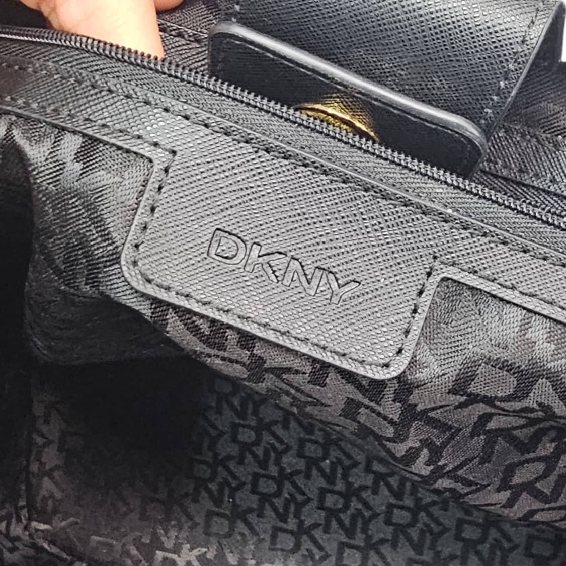 DKNY 블랙 가죽 토트백 상품이미지10