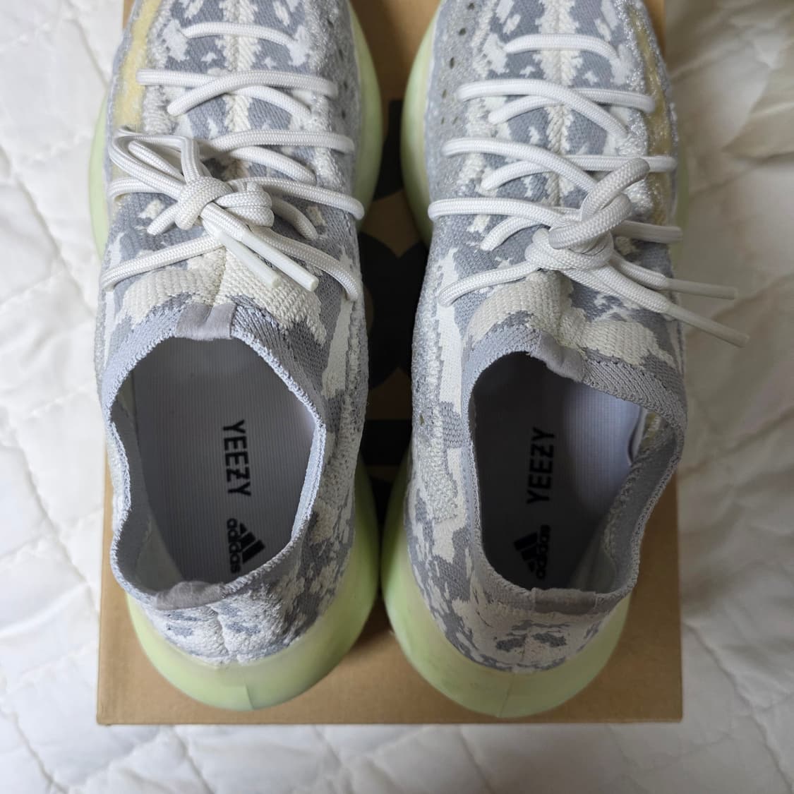 (중고) 아디다스 이지 부스트 380 에일리언 280사이즈 상품이미지3