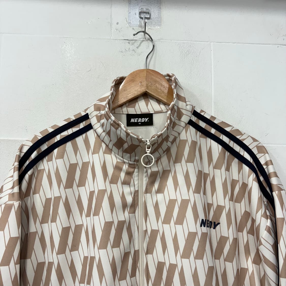 널디 모노그램 심볼 패턴 트랙탑 져지 상품이미지2