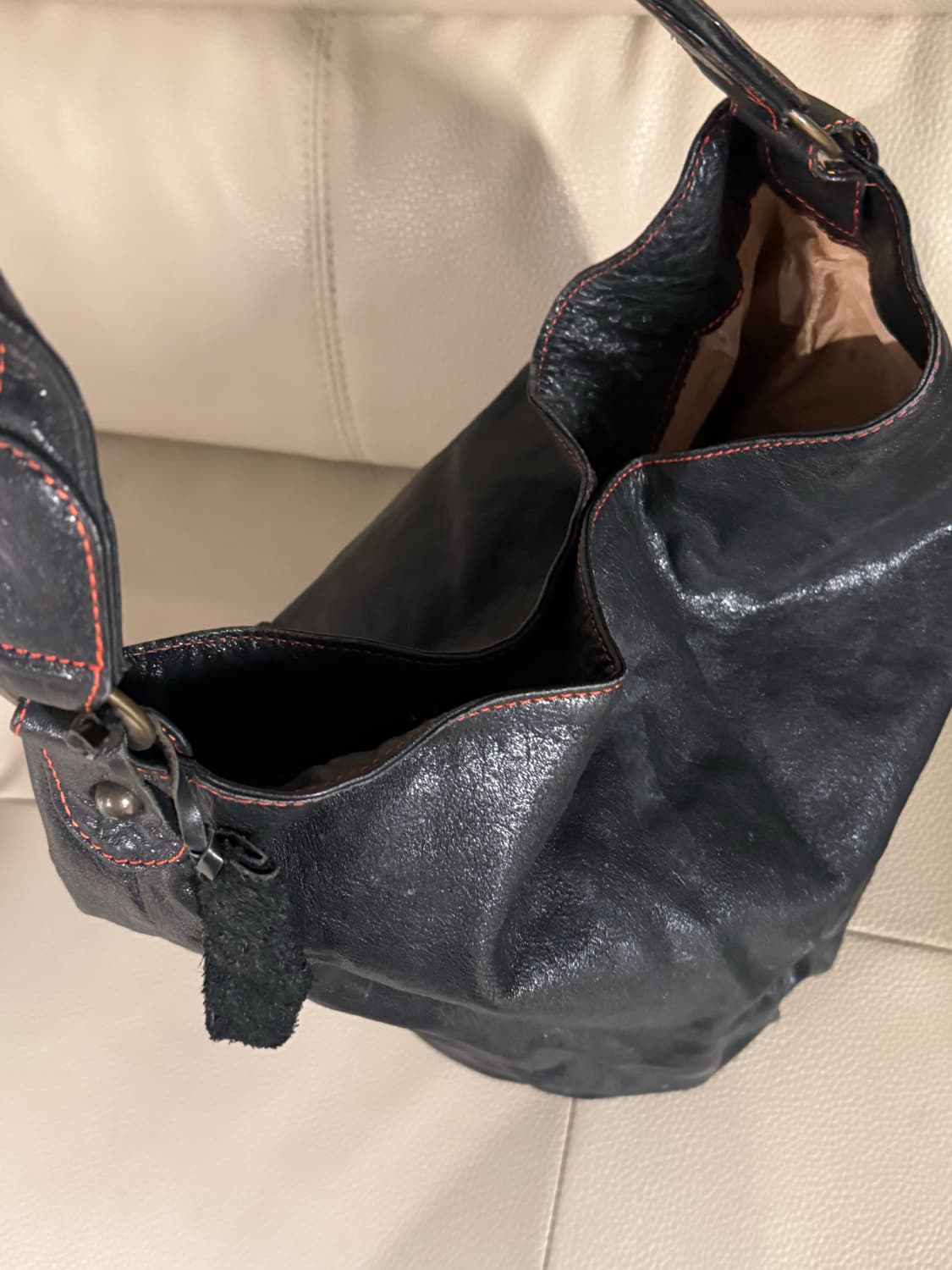 Stitch point zipper leather shoulder bag 상품이미지5