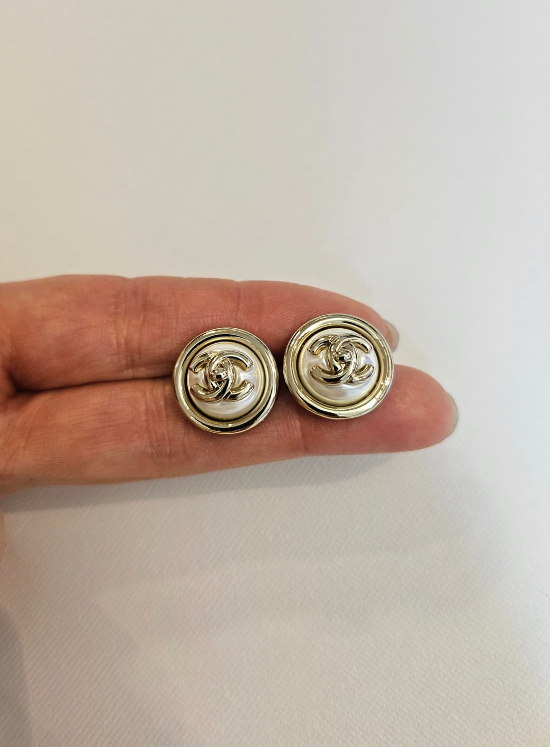 샤넬 CC 턴락 단추진주 금장 귀걸이 업사이클링 상품이미지2