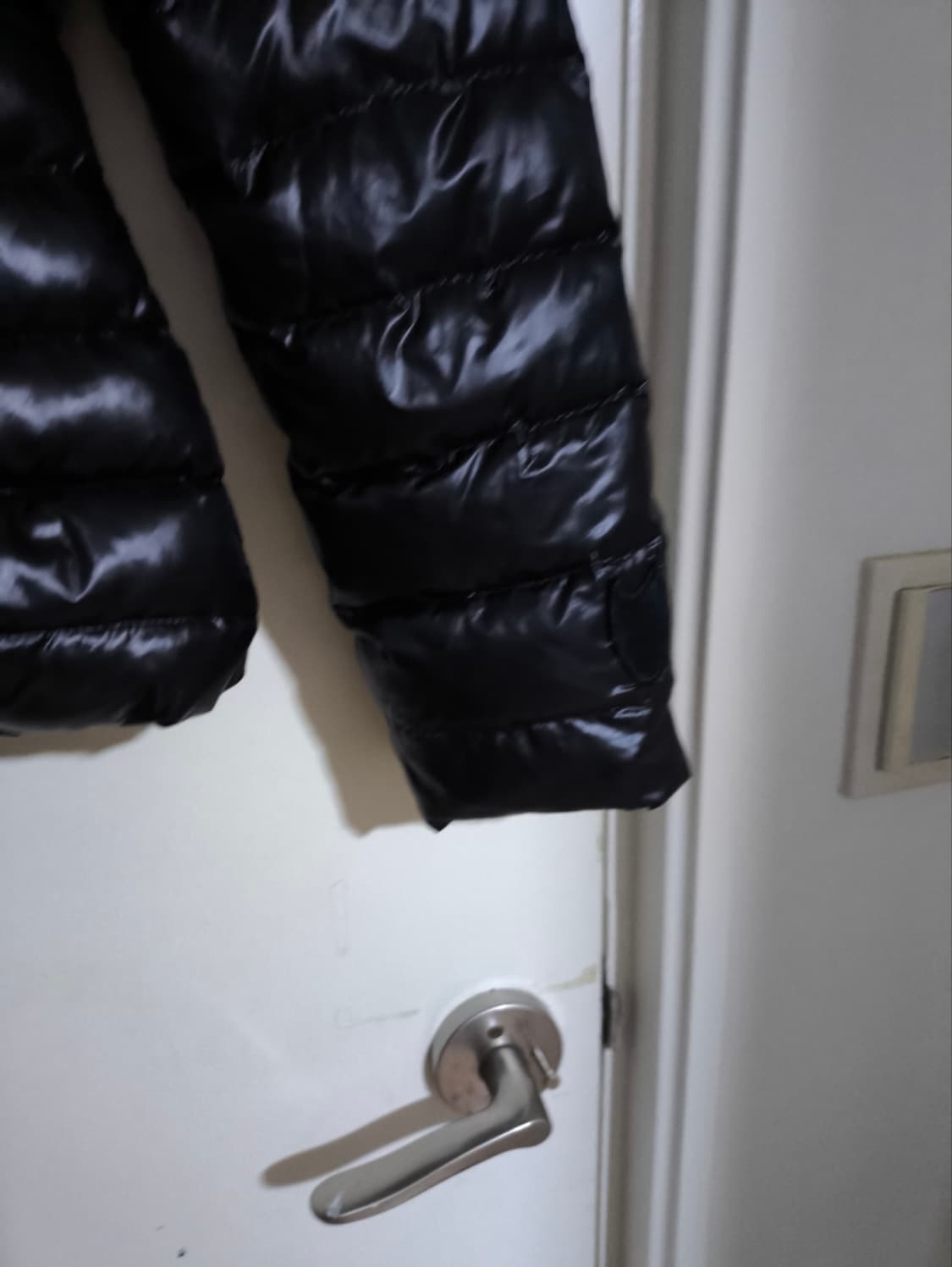 36 럭키슈에뜨 글로시 푸퍼 유광 숏패딩 상품이미지3