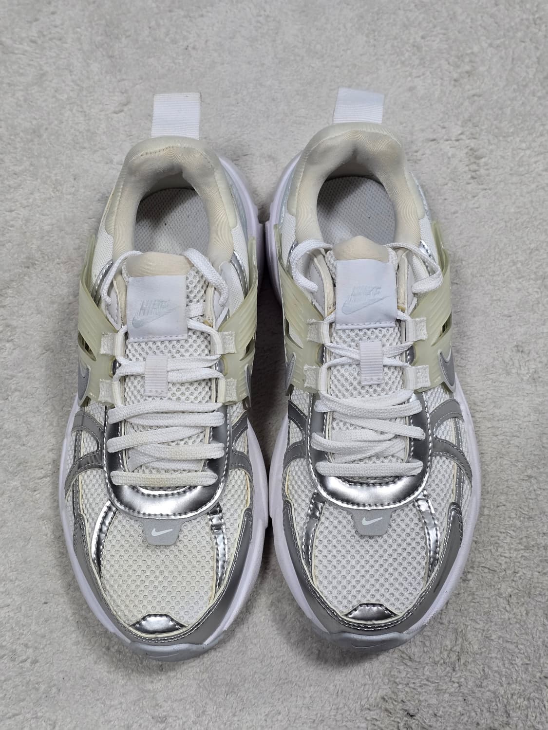 나이키 V2K 런 메탈릭 실버 운동화 240 상품이미지1