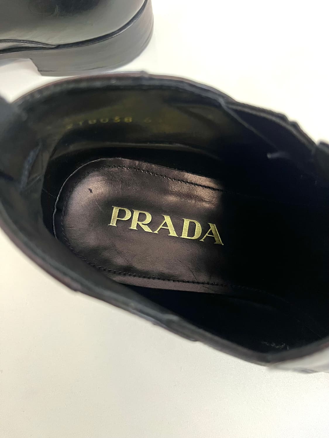 프라다 레더 윙팁 드레스 부츠 상품이미지4