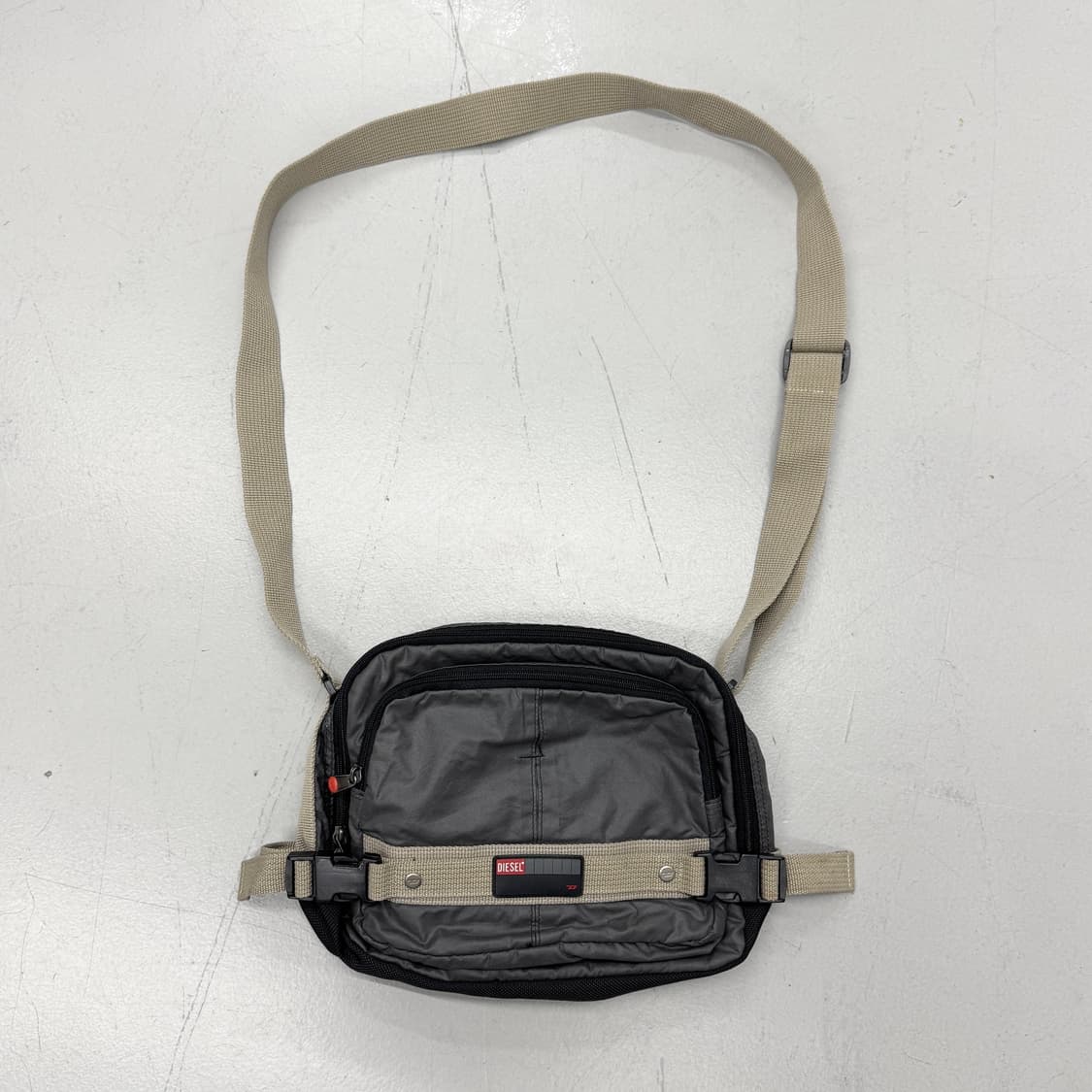 디젤 테크니컬 미니 크로스백 상품이미지2