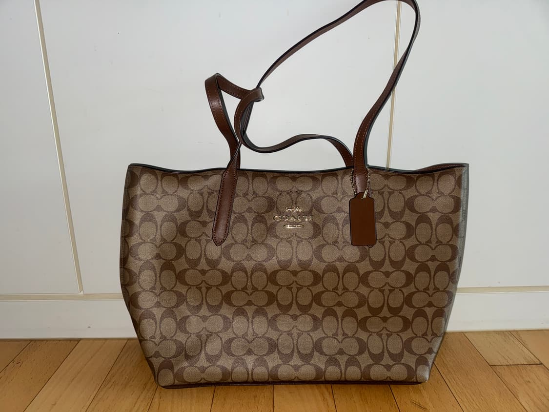 코치 시그니처 숄더백 상품이미지1