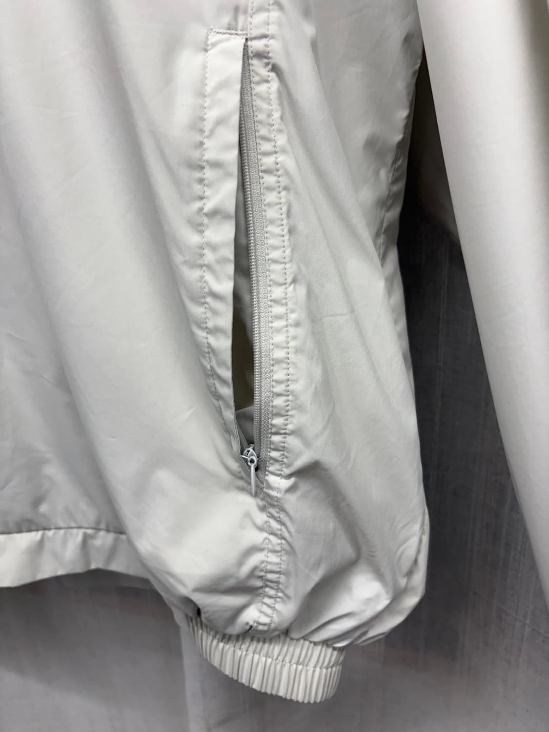 나이키 아이보리 스우시 브이넥 웜업 상품이미지5