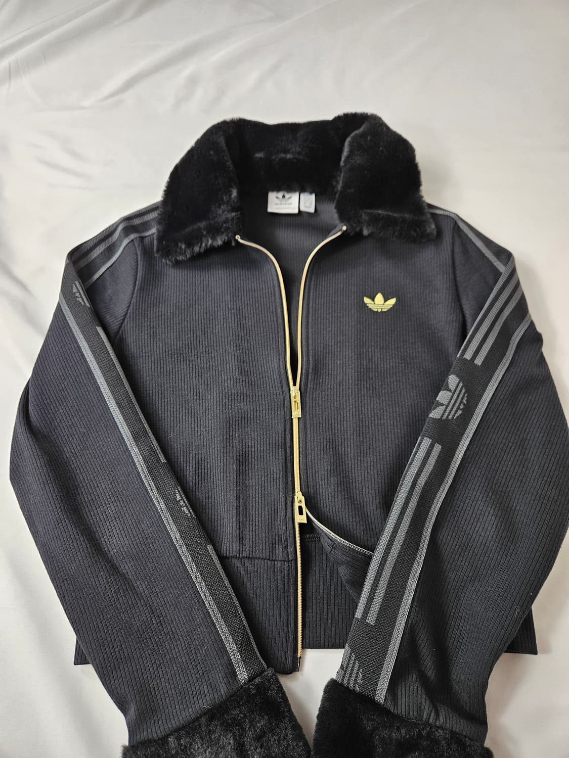 아디다스 22fw 스키 시크 퍼 자켓 크롭 트랙탑 대장급 져지 S 상품이미지3