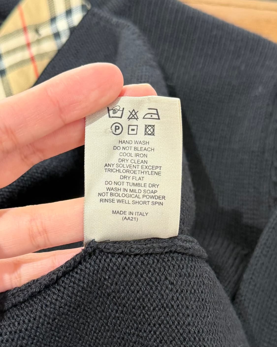 버버리 블랙 울 히든버튼 하이넥 가디건 상품이미지9