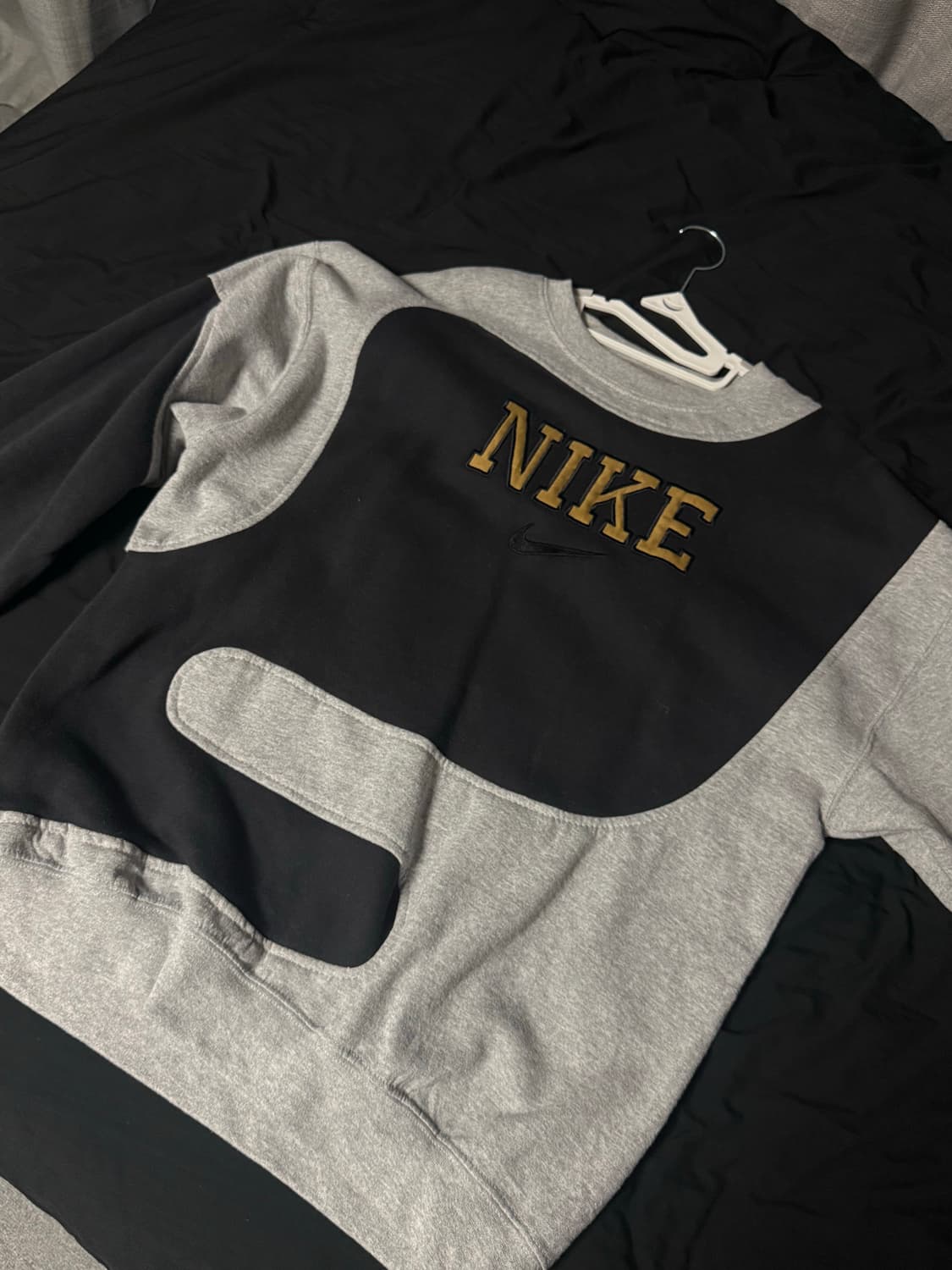 나이키 리메이크 맨투맨  상품이미지2