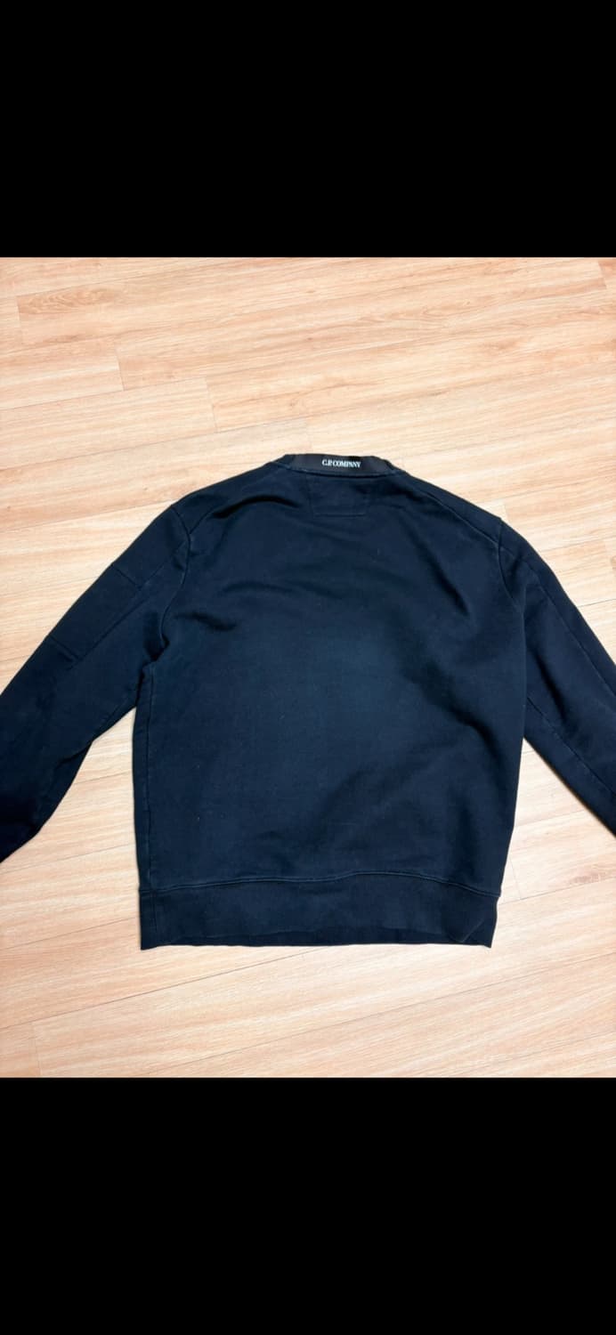 [CP컴퍼니] 맨투맨 블랙 팝니다 상품이미지2