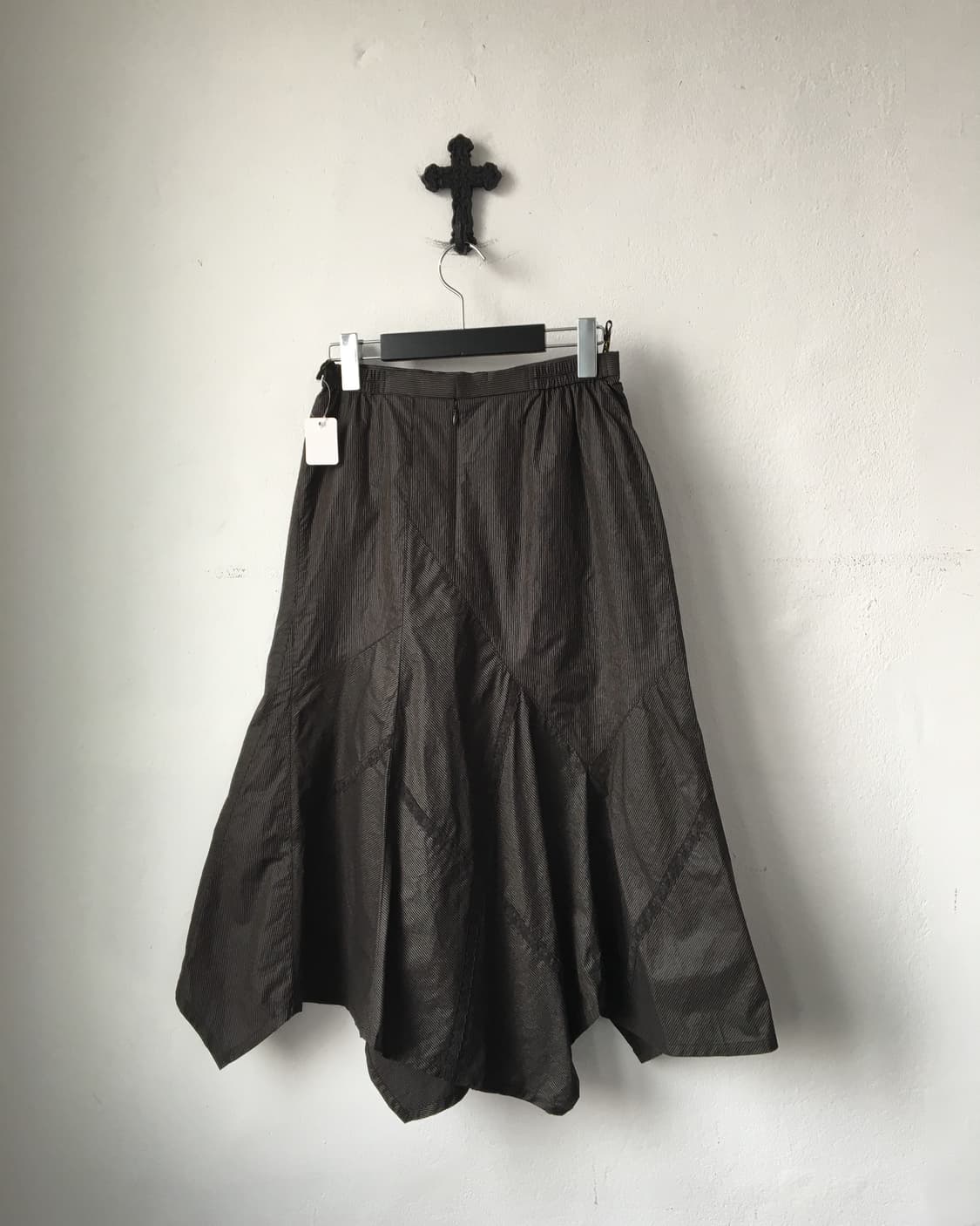 Line detail unbalanced skirt 상품이미지2