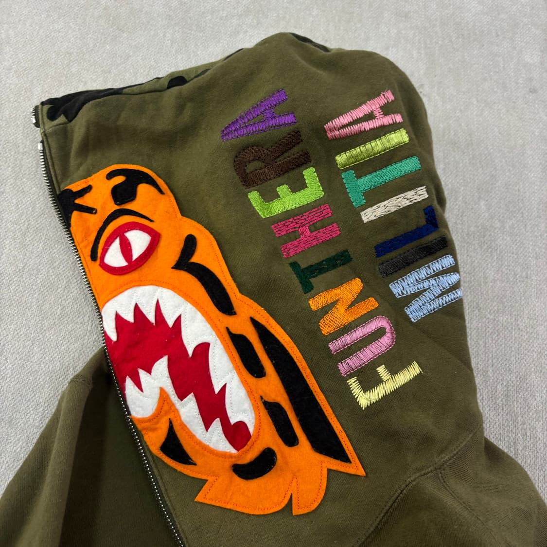 100 베이프 타이거 카키 반집업 후드티 상품이미지5