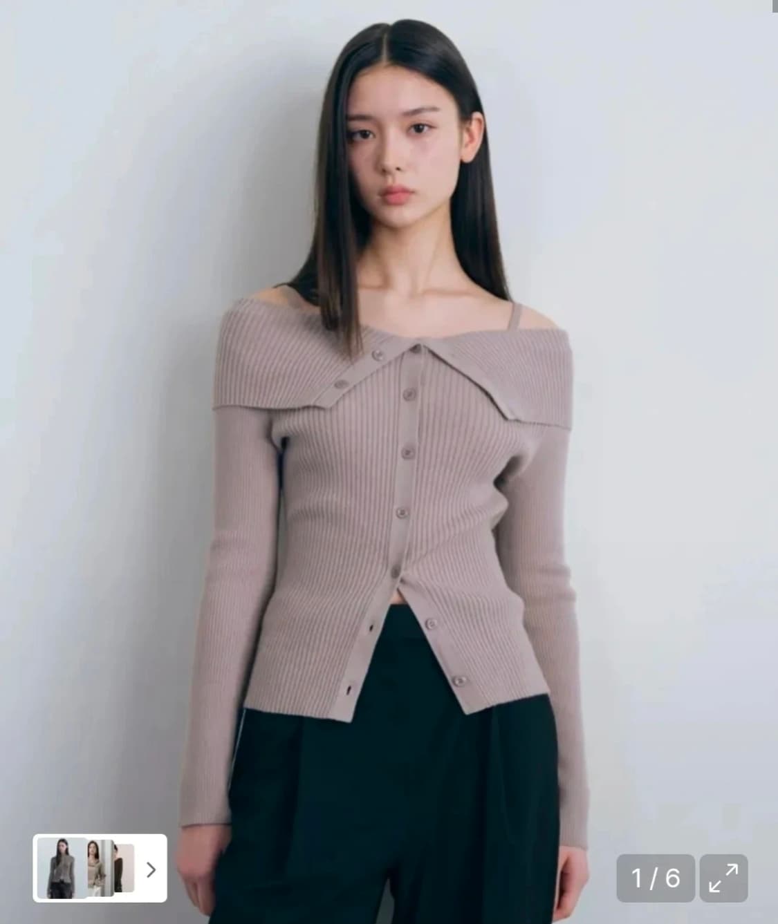 무신사 스탠다드 우먼즈 리브드 턴 다운 오프 숄더 가디건 [웜 그레이]  상품이미지1