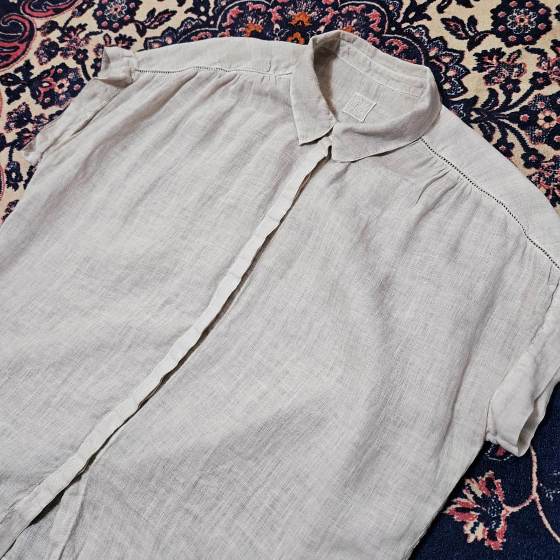 120%리노(120% Lino) in Italy
셔링디테일셔링 블라우스 상품이미지5