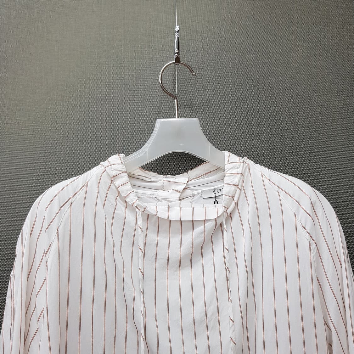 한섬 래트 2024 스트라이프 스트링 블라우스 S사이즈(택달린새제품) 상품이미지2