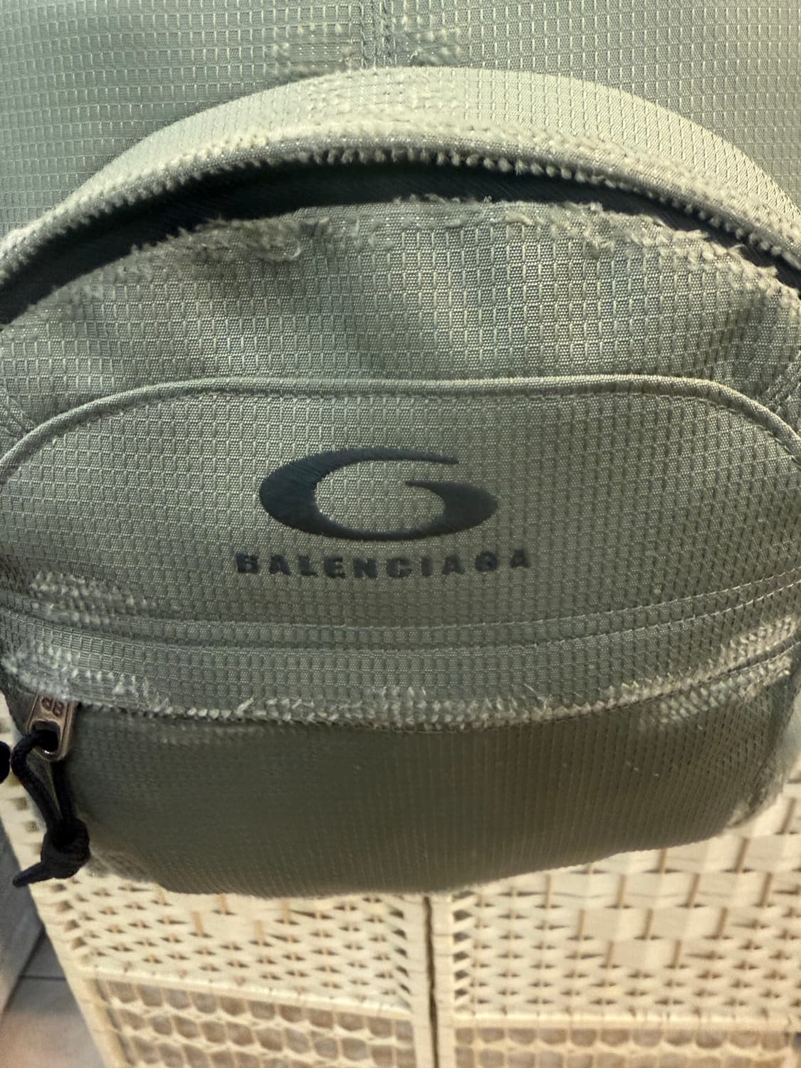 25ss 정품 발렌시아가 디스트레스트 백팩 팝니다 상품이미지2