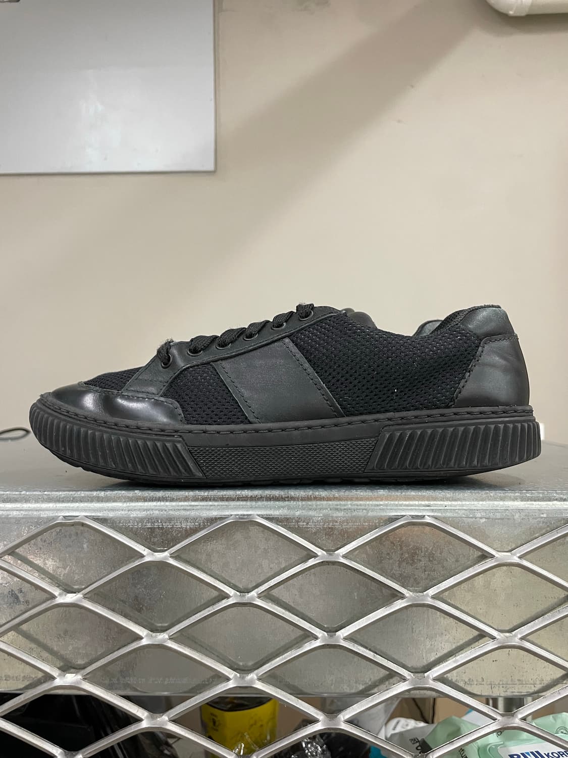 프라다 나일론 스니커즈 블랙 5 상품이미지1