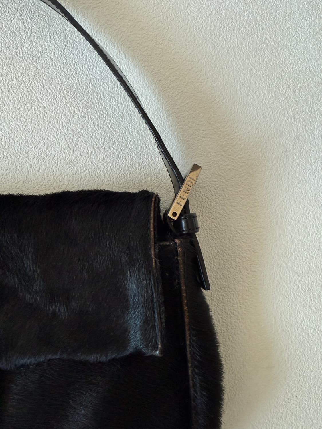 펜디(FENDI) 블랙 송치 바게트 숄더백(ITALY) 상품이미지3