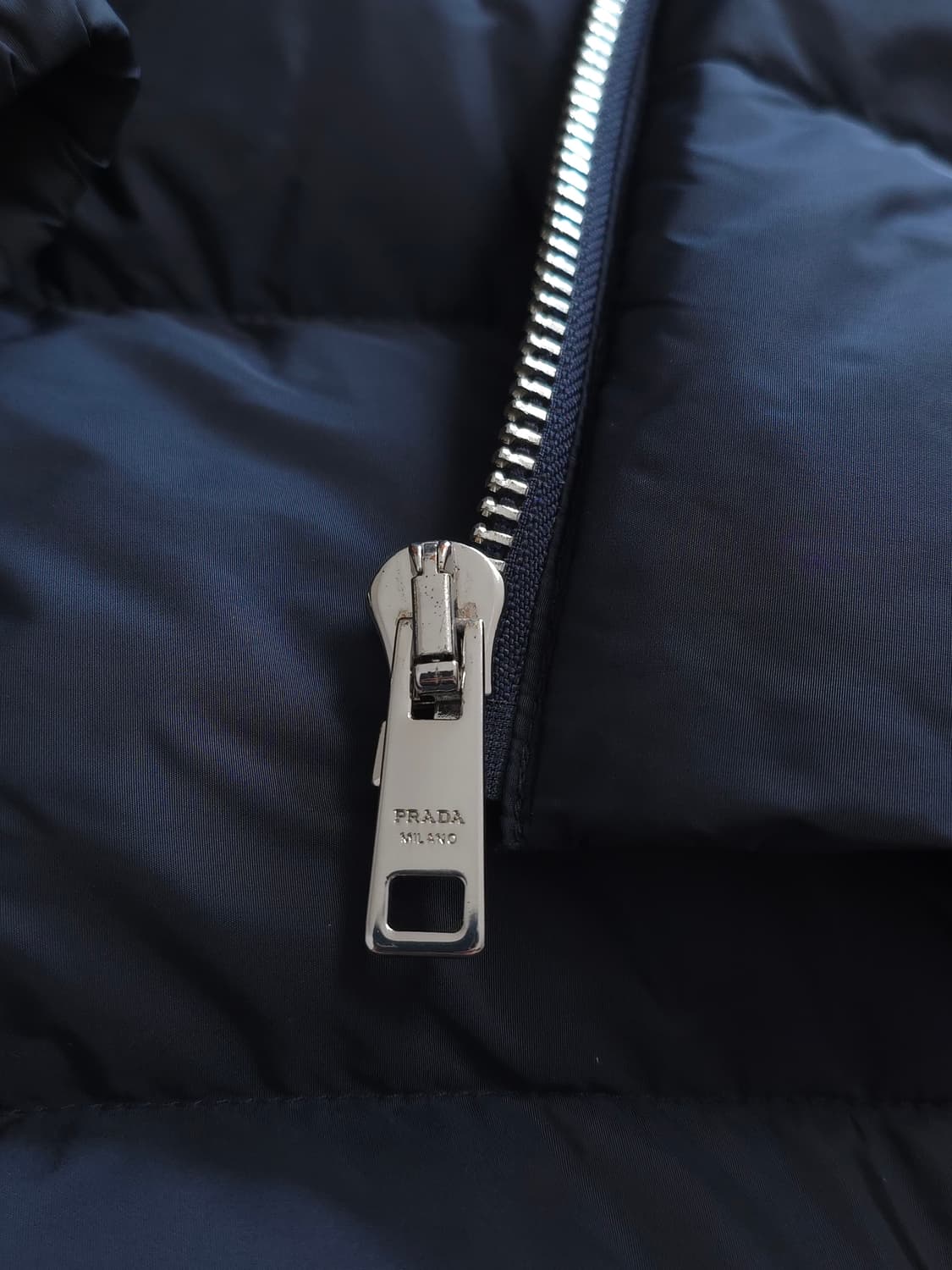 [52] 프라다 리나일론 숏패딩 다크 네이비(SGB112) 상품이미지5