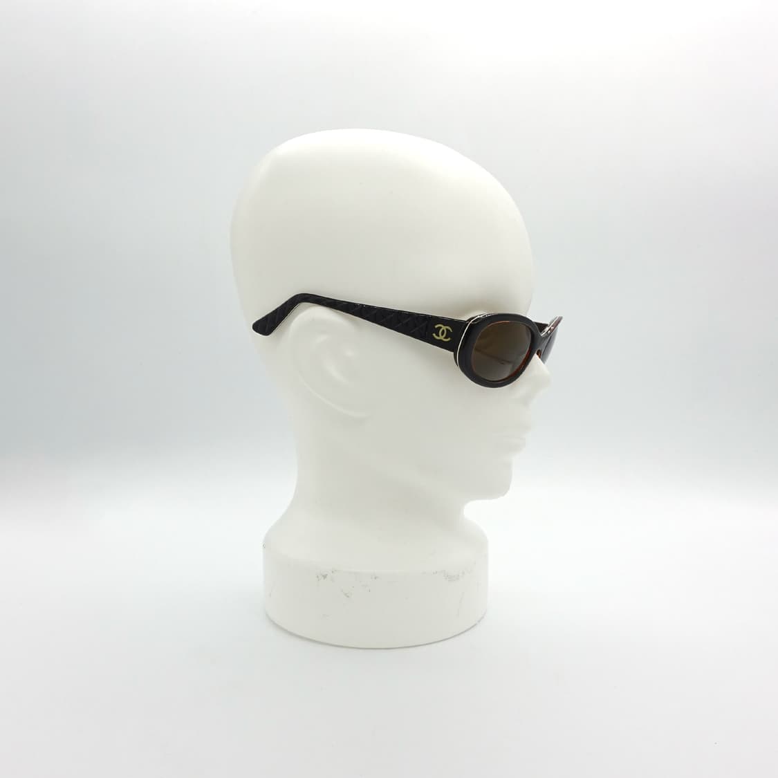 CHANEL 샤넬 5023 샤넬 빈티지 퀼팅 템플 오발 뿔테 선글라스 상품이미지9