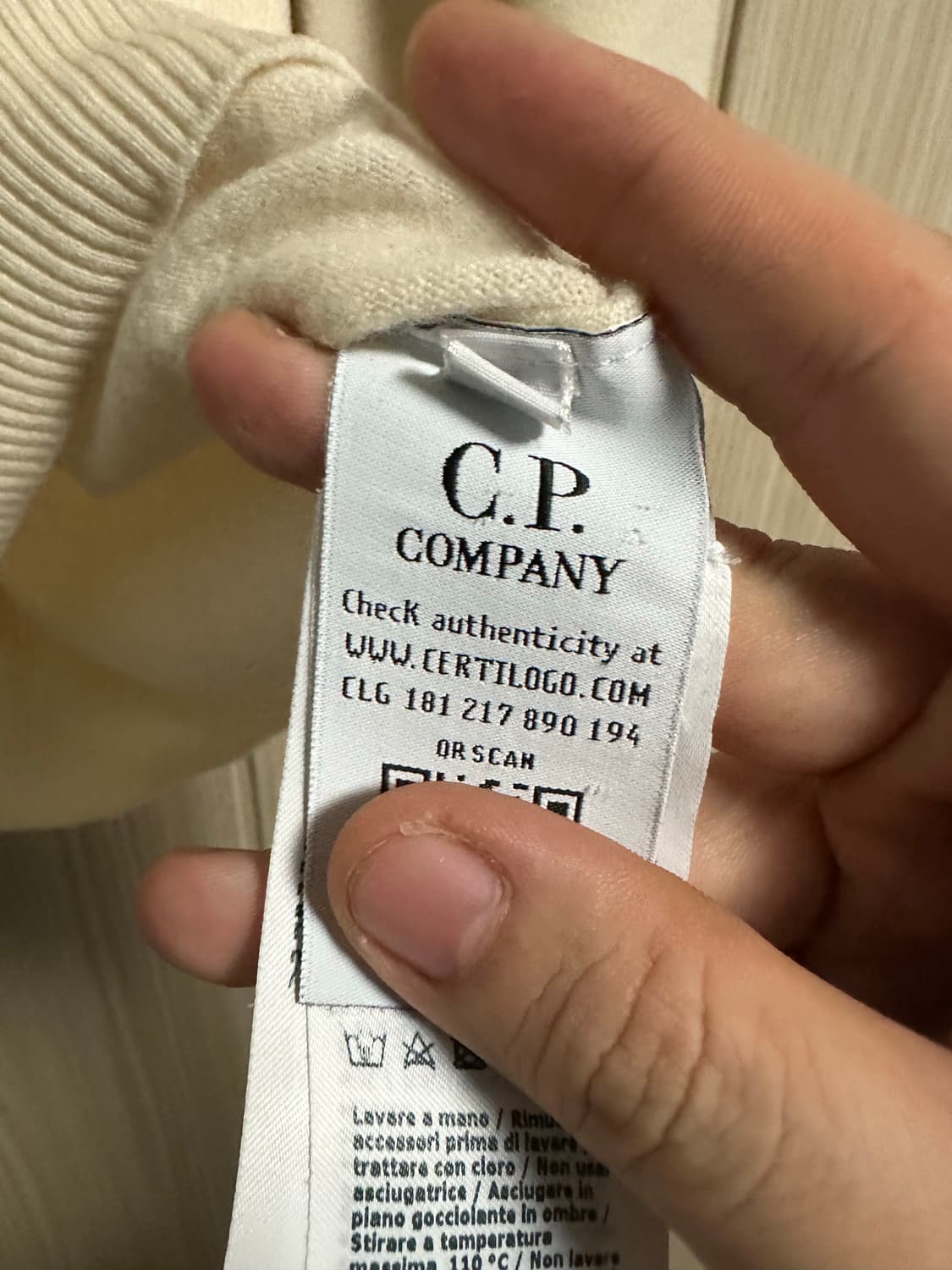 CP컴퍼니 크림 렌즈 니트 (48) 상품이미지3