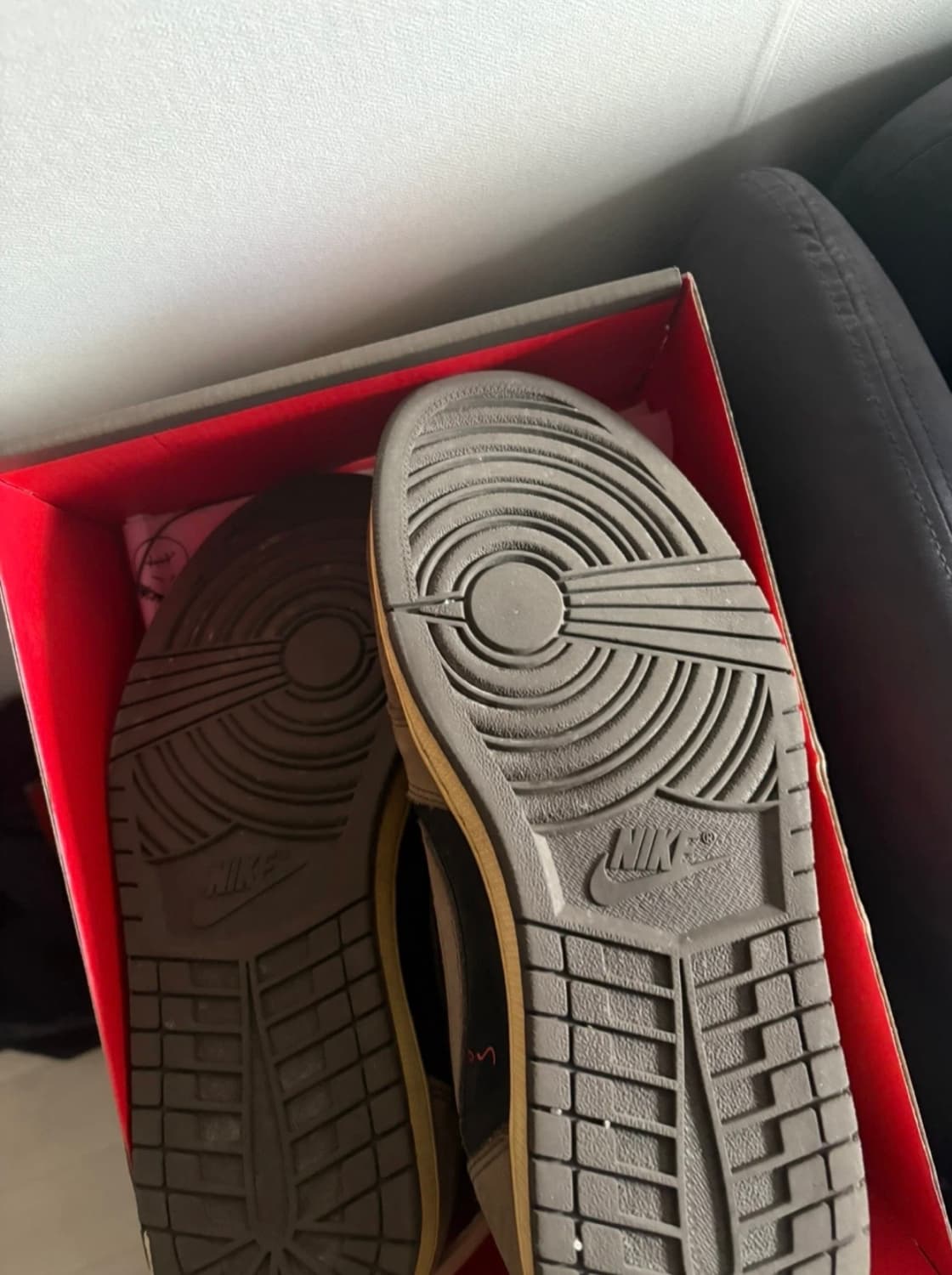 [크림 거래가 200만원] 나이키 에어 조던 1 로우 트래비스 스캇 브라 상품이미지3