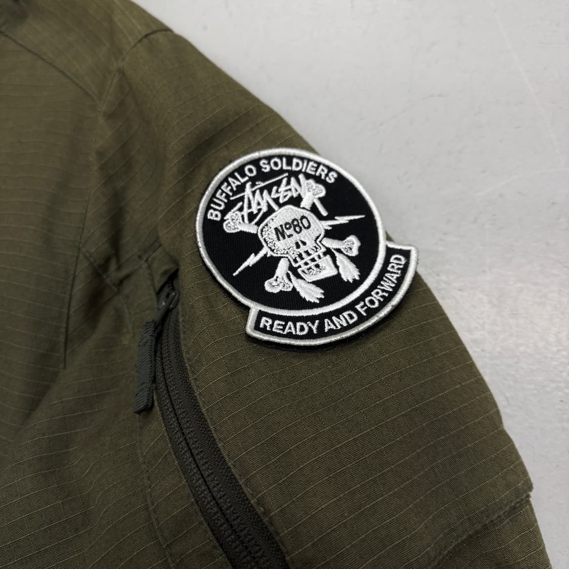 스투시 X 버팔로솔져스 인터네셔널 밀리터리 페이딩 풀오버 테크니컬 자켓 상품이미지6