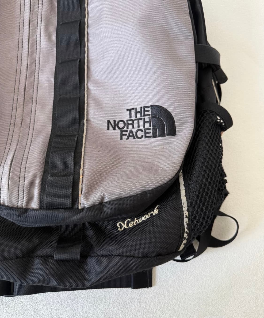 노스페이스(THE NORTH FACE) 백팩(뒷면 하단 헤짐) 상품이미지2