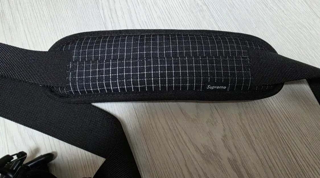 슈프림 미니 더플백 블랙 - 24SS 판매합니다 상품이미지7