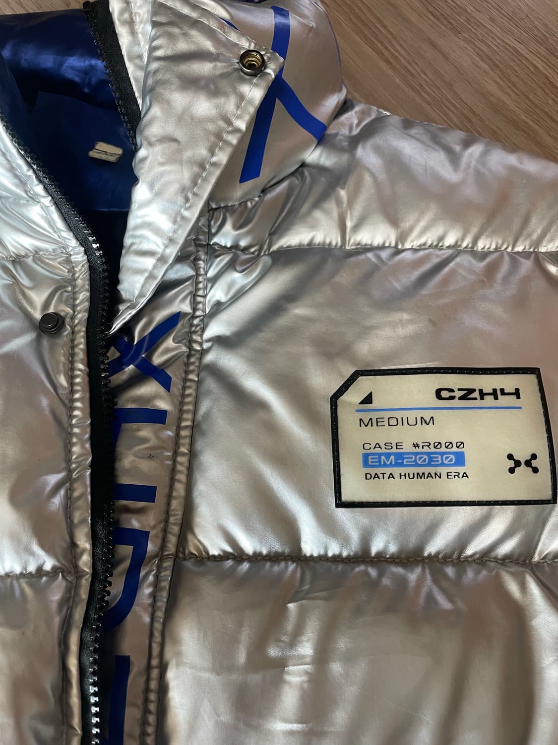 글로시 실버 디테일 푸퍼 자켓 상품이미지1