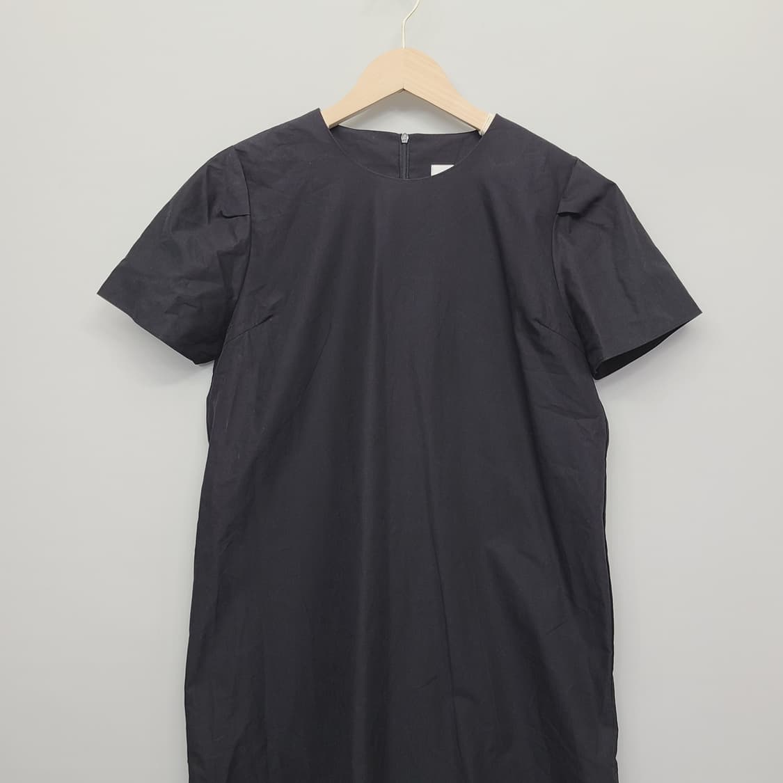 OWN 오운 미니멀 블랙 퍼프 플레어 원피스 상품이미지3