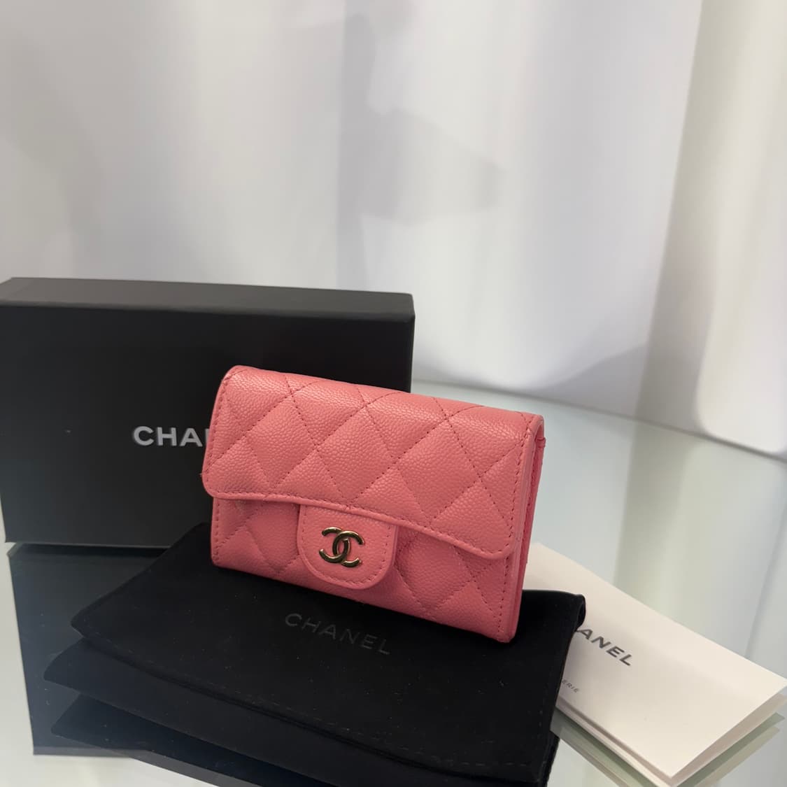 샤넬 클래식 카드 홀더 그레인드 카프스킨 & 골드 메탈 유광핑크 상품이미지3