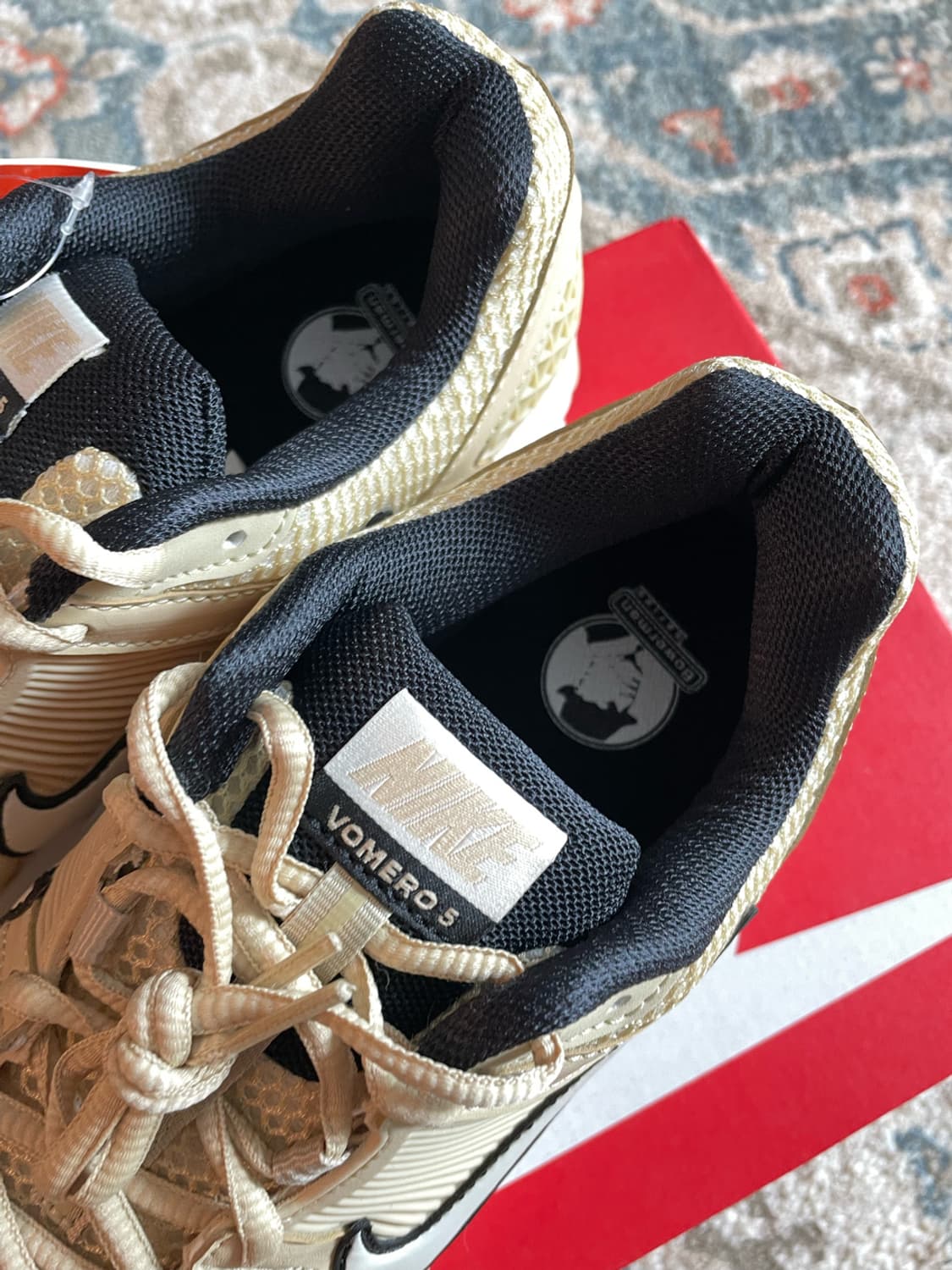 나이키 줌 보메로 5 골드 화이트(새제품,270) 상품이미지3