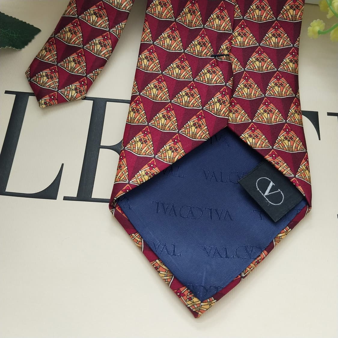 발렌티노 실크 레드 기하 플라워 넥타이 9.9cm A+등급 K1380
 상품이미지8