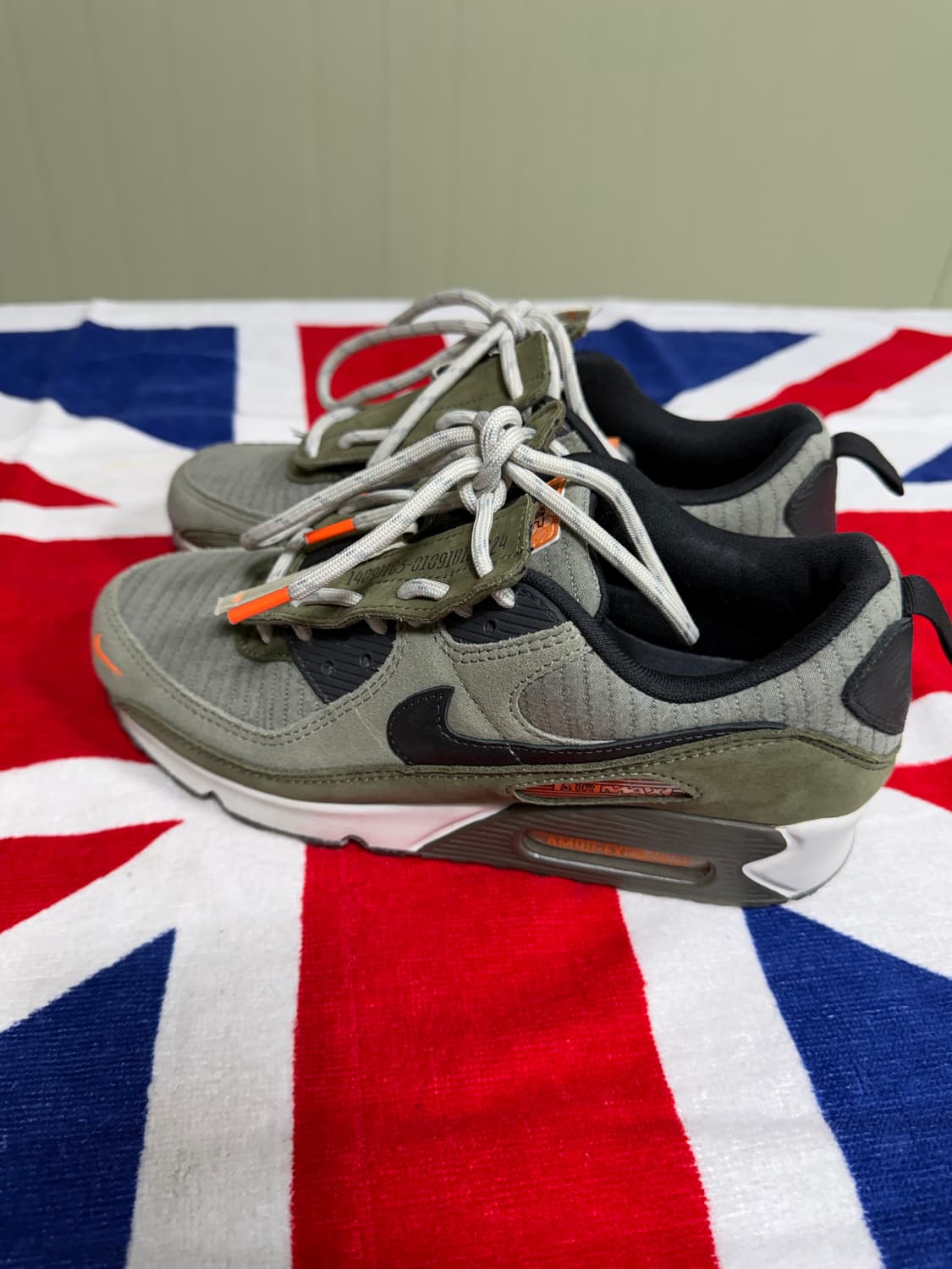 [255]나이키 에어맥스 90 SE 서플러스 상품이미지1