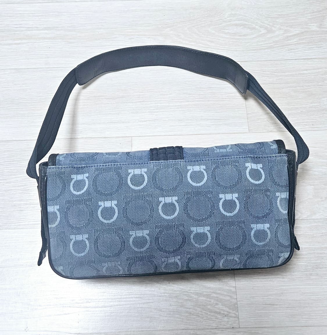 페라가모 숄더백  정품  상품이미지2