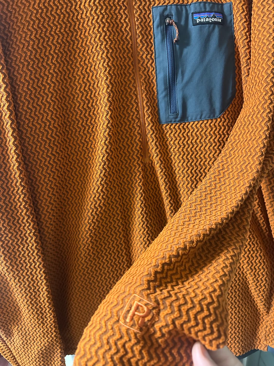 파타고니아 R1 반집업 XL 팝니다 상품이미지4