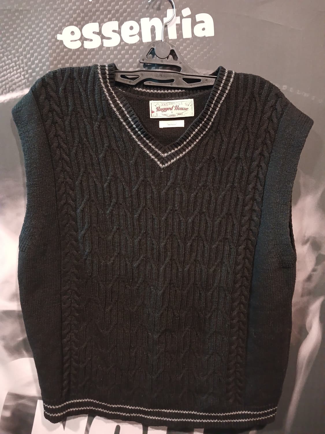 브이넥 니트 베스트 블랙 상품이미지1