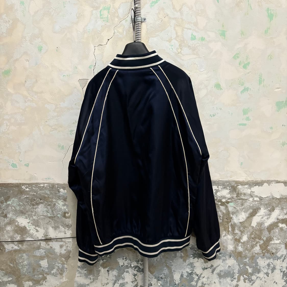 2020fw 슈프림 콘트라스트 스크립트 네이비 바시티 자켓 상품이미지8