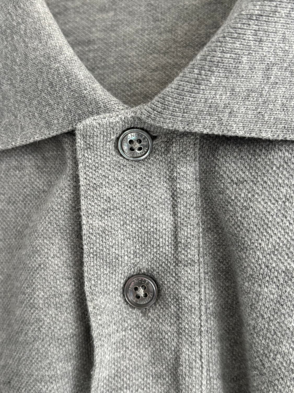 Moncler 몽클레르 그레이 카라 티셔츠 상품이미지4